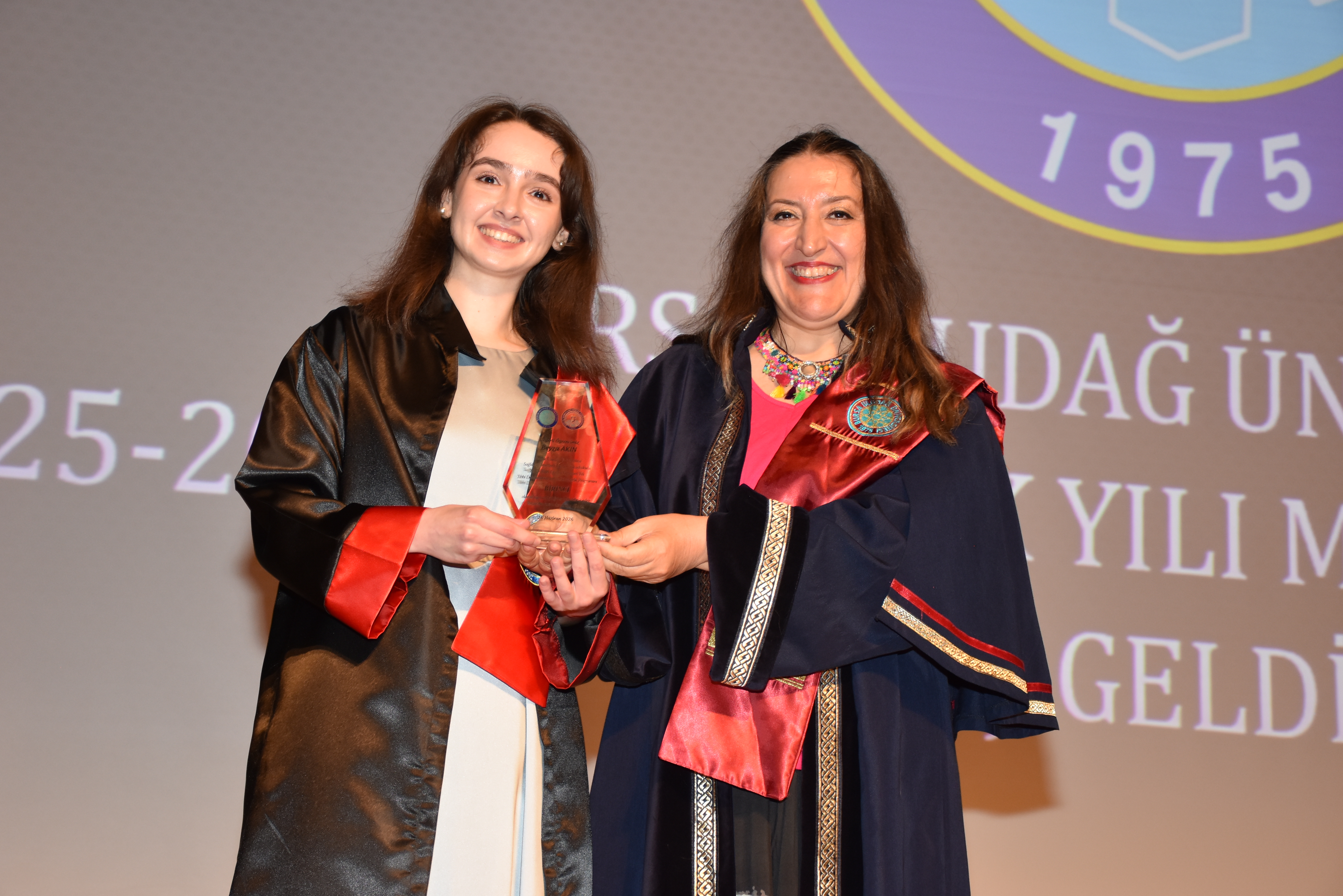 MESLEK YÜKSEKOKULUMUZDA 2026 MEZUNİYET SEVİNCİ